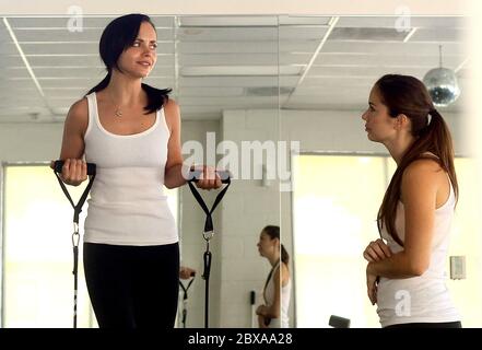 Christina Ricci verbrachte zwei Stunden mit einem Personal Trainer in einem Pilates Studio in Silverlake, Kalifornien. Juli 2010 Stockfoto