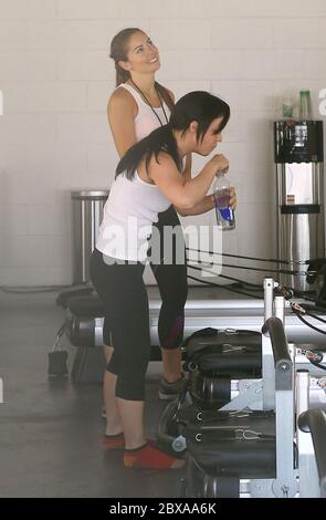 Christina Ricci verbrachte zwei Stunden mit einem Personal Trainer in einem Pilates Studio in Silverlake, Kalifornien. Juli 2010 Stockfoto