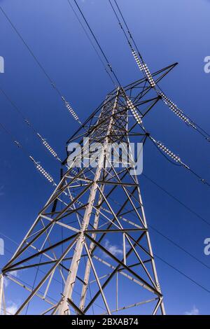Strommasten, Deeside, North Wales Stockfoto