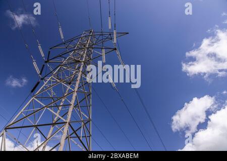 Strommasten, Deeside, North Wales Stockfoto