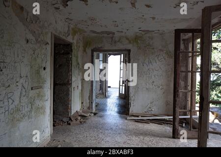 Italienische Sanatoriumsruinen in Eleousa, Rhodos Stockfoto