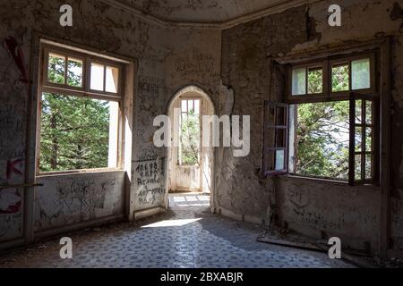 Italienische Sanatoriumsruinen in Eleousa, Rhodos Stockfoto