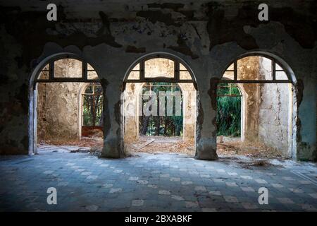 Italienische Sanatoriumsruinen in Eleousa, Rhodos Stockfoto