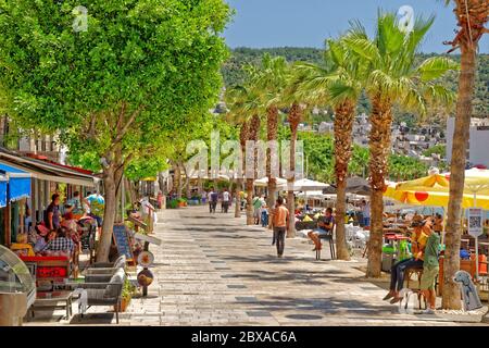 Bodrum Strandpromenade an der East Bay, Stadt Bodrum, Mugla, Türkei. Stockfoto