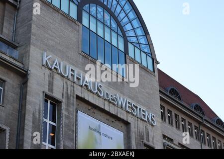 BERLIN, DEUTSCHLAND - 13. Februar 2020. Kaufhaus des Westens in Berlin. Stockfoto