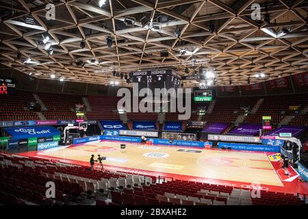 München, Deutschland. Juni 2020. Basketball: Bundesliga-Finalturnier, BG Göttingen - Hakro Merlins Crailsheim, Vorrunde, Gruppe A, 1. Spieltag im Audi Dome. Die leere Tribüne ist vor Spielbeginn zu sehen. Quelle: Matthias Balk/dpa-Pool/dpa/Alamy Live News Stockfoto