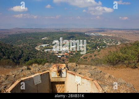 Strategische Befestigungsanlagen in den Golanhöhen. Ein Blick von den Golanhöhen Israels nach Syrien Stockfoto