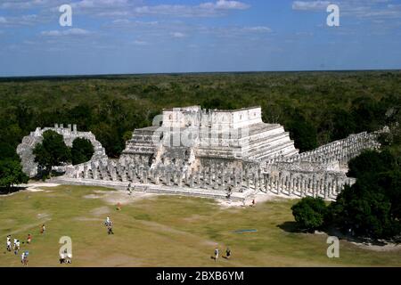 Zona arqueologica de Chichen Itza Zona arqueológica Chichén ItzáChichén Itzá maya: (Chichén) Boca del pozo; de los (Itzá) brujos de agua. Es uno de los principales sitios arqueológicos de la península de Yucatán, en México, ubicado en el municipio de Tinum. *Foto:©Francisco* Morales/DAMMPHOTO.COM/NORTEPHOTO Stockfoto