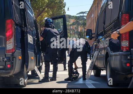 Die Polizei nimmt an der populistischen rechtsextremen Demonstration von 'Ragazzi d'Italia' in der Nähe des Circo Massimo, Rom, Italien Teil Stockfoto