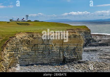 Nash Point Cliffs und der verlassene Leuchtturm an der Glamorgan Heritage Coast South Wales Stockfoto