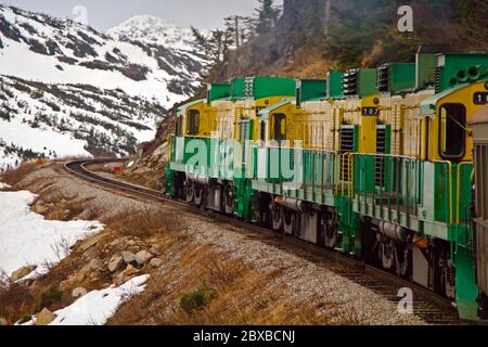 Ein Blick auf den Summit Excursion, Yukon und White Pass Railway Tour von Skagway zum White Pass Summit. Erbaut 1898 während des Klondike Goldrausches. Stockfoto