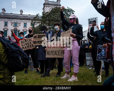 London, Großbritannien. Juni 2020. Schwarze Leben sind wichtig für den Protest auf dem Parliament Square in London. In Erinnerung an George Floyd, der am 25. Mai in Polizeigewahrsam in der US-Stadt Minneapolis getötet wurde. Quelle: Yousef Al Nasser/Alamy Live News. Stockfoto