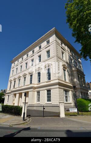 Seaford House, herrliches aristokratisches Herrenhaus mit weißem Stuck, Belgrave Square, Upper Belgrave Street, London, Großbritannien Stockfoto