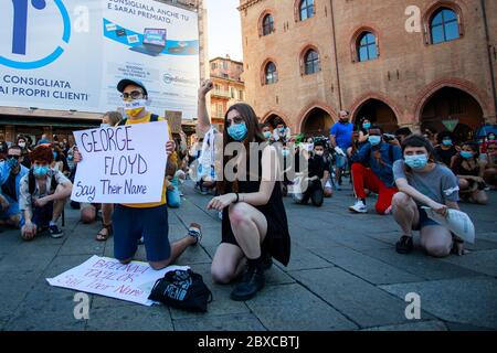 Bologna, Italien. Juni 2020. Black Lives Matter Anti Police Gewaltdemonstration auf der Piazza Maggiore in Bologna am 6. Juni 2020 Quelle: Massimiliano Donati/Alamy Live News Stockfoto