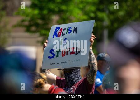 Wausau, Wisconsin, USA - 6. Juni 2020 Demonstranten für schwarze Leben Angelegenheit versammeln sich am 400 Block, Horizontal Stockfoto