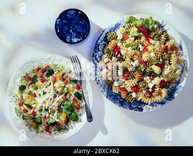 Salat- und Nudelsalate Stockfoto