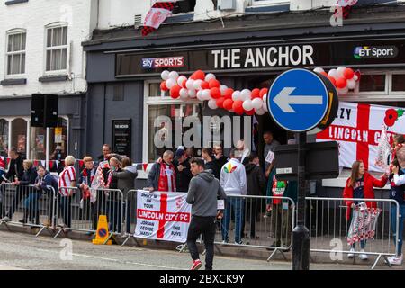 2018/19 Lincoln City Bus Tour, Promotion Bus Tour 2019, Imps A one thousands säumten die Straßen, Feier, imp-resive Lincoln City., Lincoln FC. Stockfoto