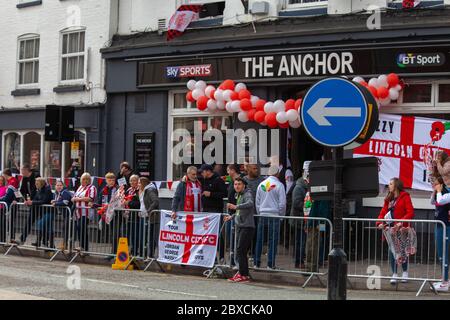 2018/19 Lincoln City Bus Tour, Promotion Bus Tour 2019, Imps A one thousands säumten die Straßen, Feier, imp-resive Lincoln City., Lincoln FC. Stockfoto