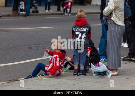 2018/19 Lincoln City Bus Tour, Promotion Bus Tour 2019, Imps A one thousands säumten die Straßen, Feier, imp-resive Lincoln City., Lincoln FC. Stockfoto