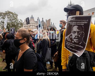 London. GROSSBRITANNIEN. Juni 2020. Demonstranten während der Black Lives Angelegenheit auf dem Parliament Square. Stockfoto