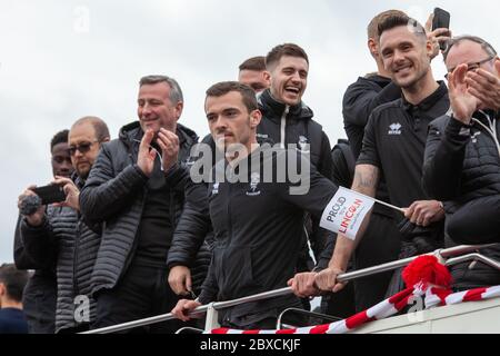 2018/19 Lincoln City Bus Tour, Vorfahrt Bus Tour 2019, Imps EIN tausend säumten die Straßen, Feier, imp-ressive Lincoln City., Lincoln FC. Stockfoto