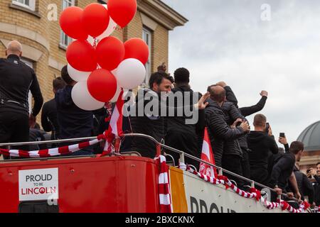 2018/19 Lincoln City Bus Tour, Vorfahrt Bus Tour 2019, Imps EIN tausend säumten die Straßen, Feier, imp-ressive Lincoln City., Lincoln FC. Stockfoto