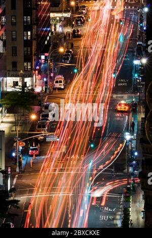Leichte Wege Verkehr Nacht City Street Stockfoto
