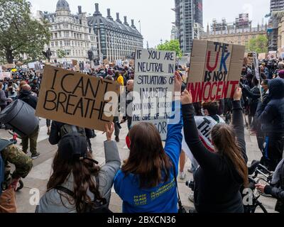 London. GROSSBRITANNIEN. Juni 2020. Demonstranten während der Black Lives Angelegenheit auf dem Parliament Square. Stockfoto