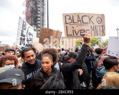 London. VEREINIGTES KÖNIGREICH. Juni 6th 2020. BLMrotesters während der Black Lives Matter in Bridge Street, Westminster. Stockfoto