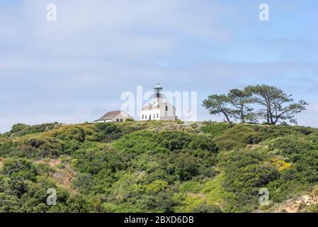 Der Leuchtturm von Old Point Loma am Cabrillo National Monument. San Diego, Kalifornien, USA. Stockfoto