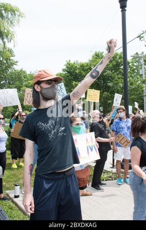 06. Juni 2020 - Newtown, Pennsylvania, USA - BLM, Black Lives Matter Protest, Protest nach dem Mord an George Floyd in Minneapolis. Stockfoto