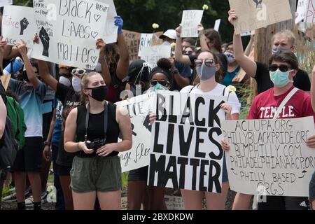 06. Juni 2020 - Newtown, Pennsylvania, USA - BLM, Black Lives Matter Protest, Protest nach dem Mord an George Floyd in Minneapolis. Stockfoto