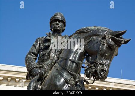 Statue von Feldmarschall Frederick Sleigh Roberts (1832-1914), der Oberbefehlshaber der britischen Armee wurde. Horseguards Parade, Westminster, Lond Stockfoto