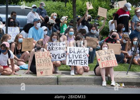 06. Juni 2020 - Newtown, Pennsylvania, USA - BLM, Black Lives Matter Protest, Protest nach dem Mord an George Floyd in Minneapolis. Stockfoto