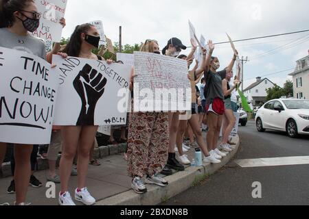 06. Juni 2020 - Newtown, Pennsylvania, USA - BLM, Black Lives Matter Protest, Protest nach dem Mord an George Floyd in Minneapolis. Stockfoto