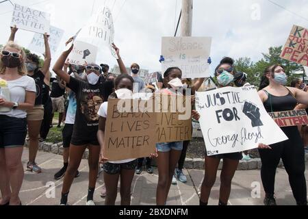 06. Juni 2020 - Newtown, Pennsylvania, USA - BLM, Black Lives Matter Protest, Protest nach dem Mord an George Floyd in Minneapolis. Stockfoto