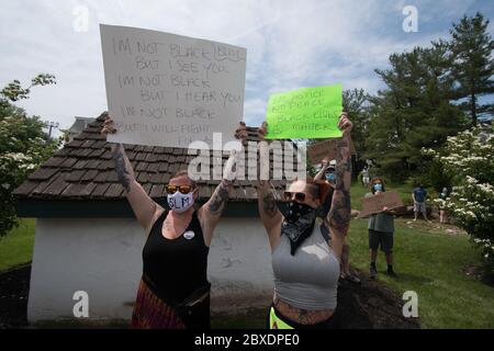 06. Juni 2020 - Newtown, Pennsylvania, USA - BLM, Black Lives Matter Protest, Protest nach dem Mord an George Floyd in Minneapolis. Stockfoto