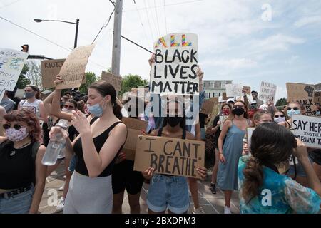 06. Juni 2020 - Newtown, Pennsylvania, USA - BLM, Black Lives Matter Protest, Protest nach dem Mord an George Floyd in Minneapolis. Stockfoto