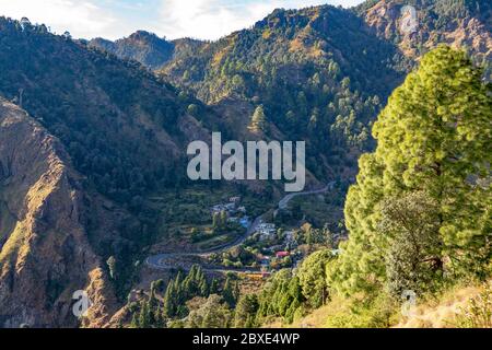 Berg und Täler bei Hill Station von Shimla, Himachal Pradesh, Indien Stockfoto