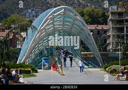 Tiflis: Brücke des Friedens. Republik Georgien Stockfoto