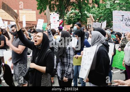 Hoboken, New Jersey / USA - 5. Juni 2020: Schwarze Leben sind wichtig friedliche Proteste in Hoboken, New Jersey, um sich gegen Anti-Rassismus, Polizeibrutalität und f zu engagieren Stockfoto