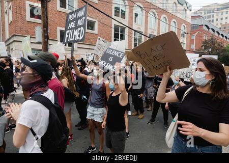 Hoboken, New Jersey / USA - 5. Juni 2020: Schwarze Leben sind wichtig friedliche Proteste in Hoboken, New Jersey, um sich gegen Anti-Rassismus, Polizeibrutalität und f zu engagieren Stockfoto