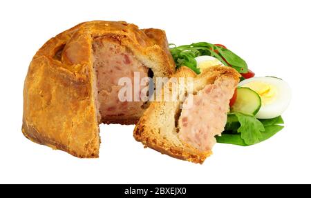 Knusprige handgemachte pikante Schweinebraten mit Salat und gekochtem Ei auf weißem Hintergrund isoliert Stockfoto