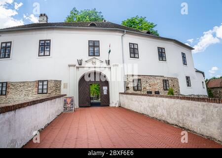 Die Burg Jurisics, benannt nach dem kroatischen Adligen Nikola Jurišić (ungarisch: Miklós Jurisics), befindet sich in Kőszeg, Ungarn. Stockfoto