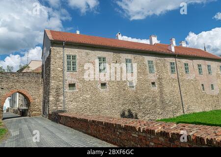 Die Burg Jurisics, benannt nach dem kroatischen Adligen Nikola Jurišić (ungarisch: Miklós Jurisics), befindet sich in Kőszeg, Ungarn. Stockfoto