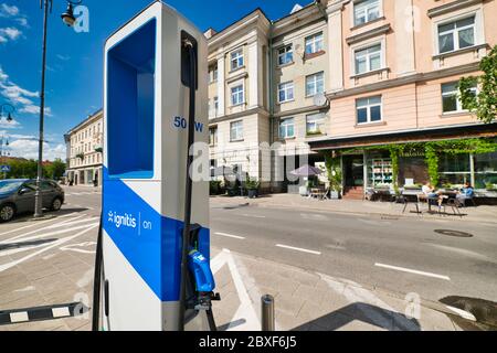 Ignitis an einer 50 kW Ladestation in der Vokieciu Straße in Vilnius, Litauen Stockfoto