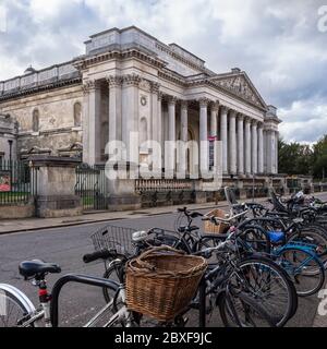 CAMBRIDGE, Großbritannien: Das neoklassische Fitzwilliam Museum in der Trumpington Street Stockfoto