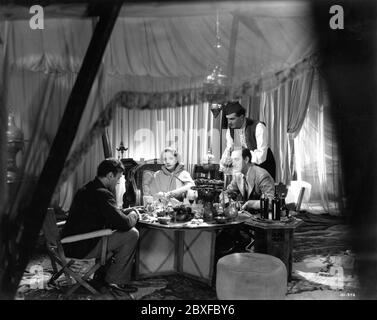 CHARLES BOYER MARLENE DIETRICH BASIL RATHBONE and JOSEPH SCHILDKRAUT in THE GARDEN OF ALLAH 1936 Regisseur RICHARD BOLESLAWSKI Roman Robert Hichens Musik Max Steiner Produzent David O. Selznick Selznick International Pictures / United Artists Stockfoto