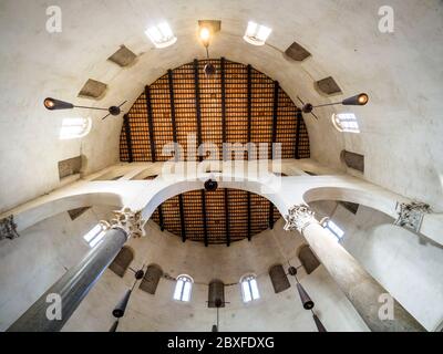 Decke in der Basilika Santo Stefano Rotondo al Celio - Rom. Italien Stockfoto