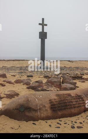 Cape Crest - ein Denkmal für den portugiesischen Seefahrer an den Ufern des Atlantischen Ozeans, Namibia. Stockfoto